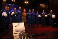 卢双领导的“和平鸽”合唱团 Хор «Голуби мира» под руководством Лю Цзенань