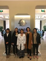 梅利尼科娃向哈工大赠书 Перед началом встречи с Руководителем постоянной дирекции АТУРК г-ном Гу Цзяньчжэнем и научным сотрудником Института Дальнего Востока РАН В.Г. Шароновой.
