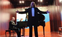 Солист Большого театра Юрий Нечаев исполняет арию Бориса из оперы «Борис Годунов», за роялем Игорь Демченков