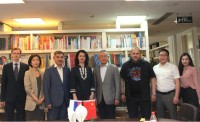 与会者合影 Общее фото участников встречи