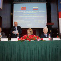 Директор РКЦ Виктор Коннов открывает российско-китайский инновационный форум