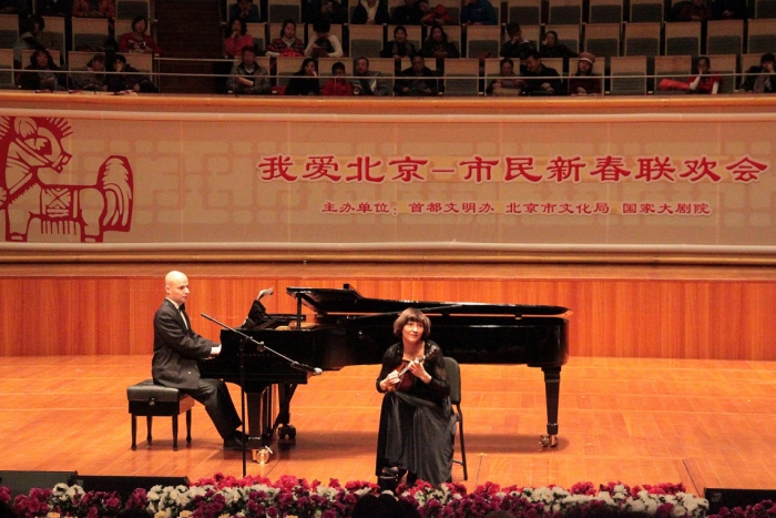 Мария и Антон Маликовы на сцене Национальном центре исполнительских искусств Китая