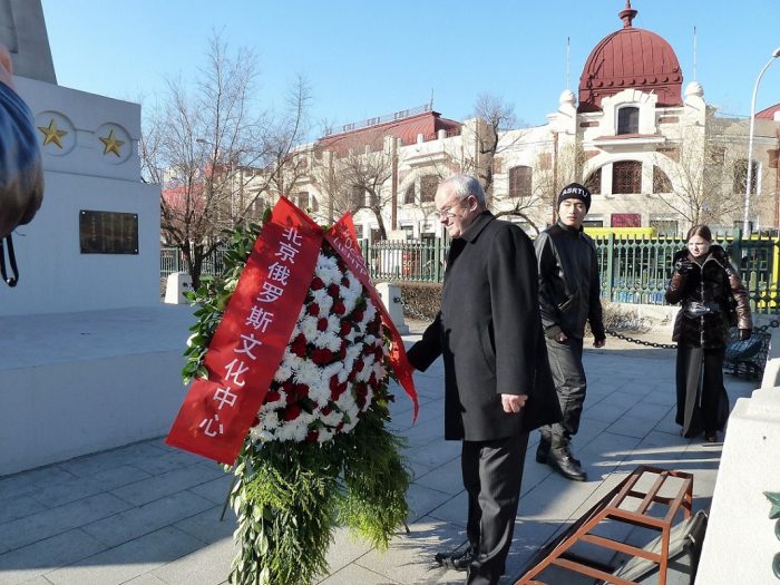 Торжественная церемония возложения венков к монументу воинам Красной Армии