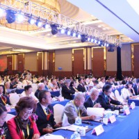 В зале – многочисленные участники Международного форума