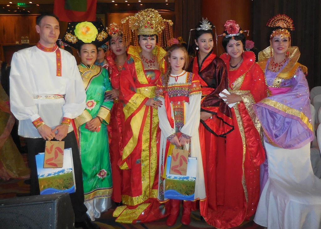 Группа Российского культурного центра с китайскими участницами